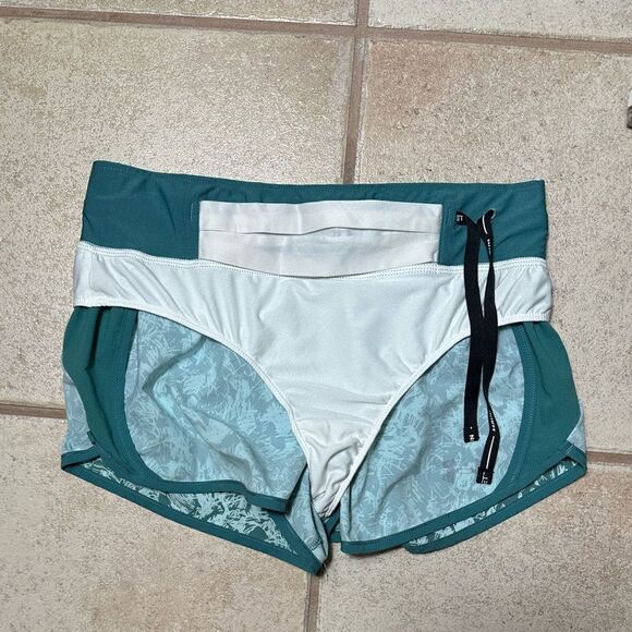 Under Armour Women’s Teal Green Athletic Running Shorts - Picture 5 of 6